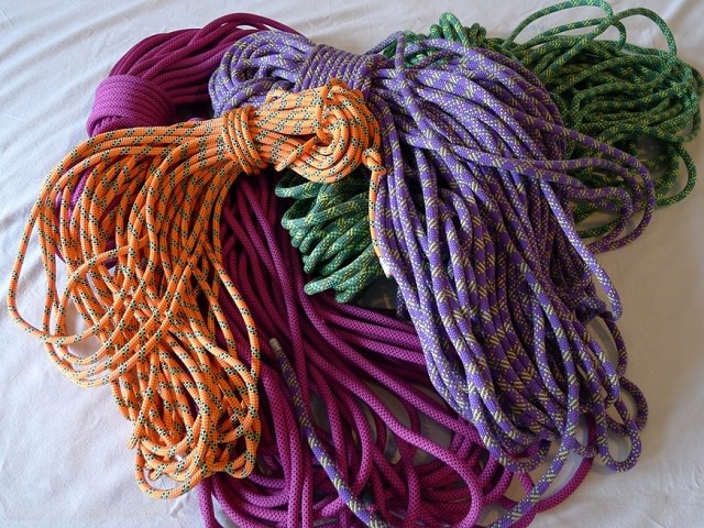 Разноцветные капроновые шнуры для гамака