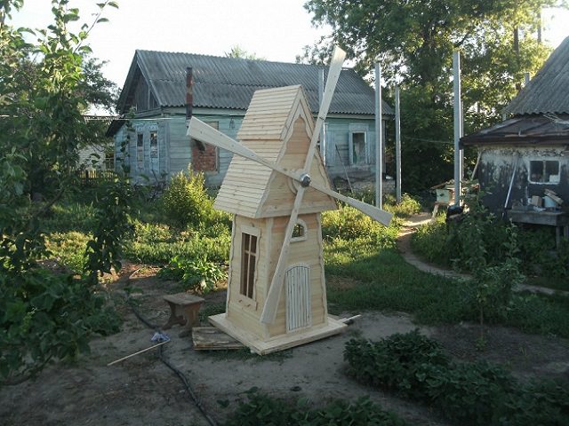 Идея для сада - деревянная мельница своими руками