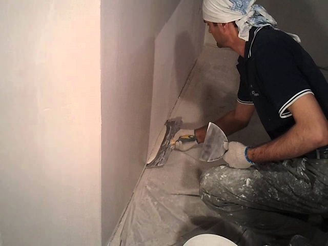 Шпаклевание стен перед нанесением декоративной краски