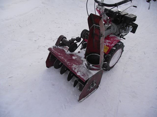 Самодельный снегоуборщик с двигателем от бензопилы «Урал»