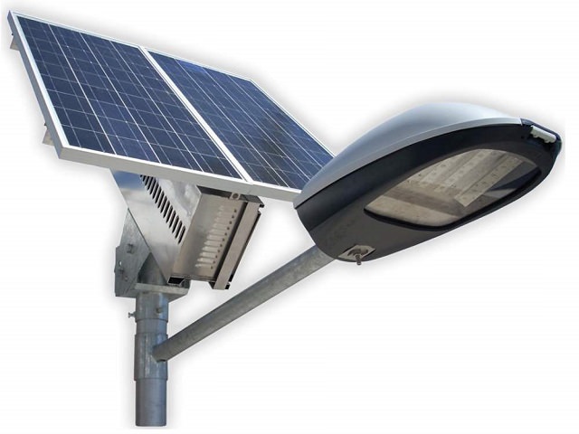 Светильник на солнечных батареях для подсветки фасада