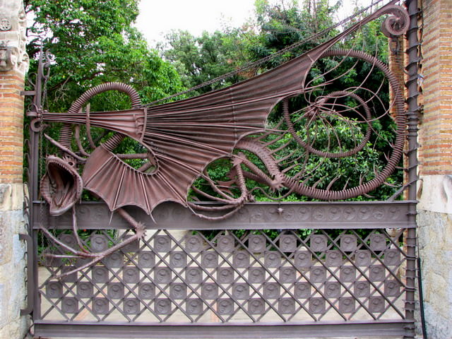Ворота с использованием художественной ковки
