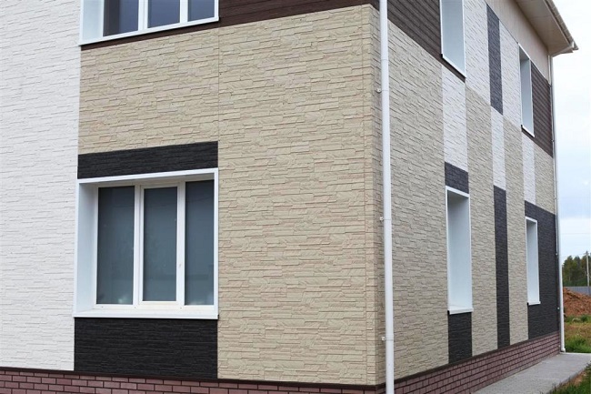 Варианты отделки фасада частного дома - обзор материалов и технологии монтажа