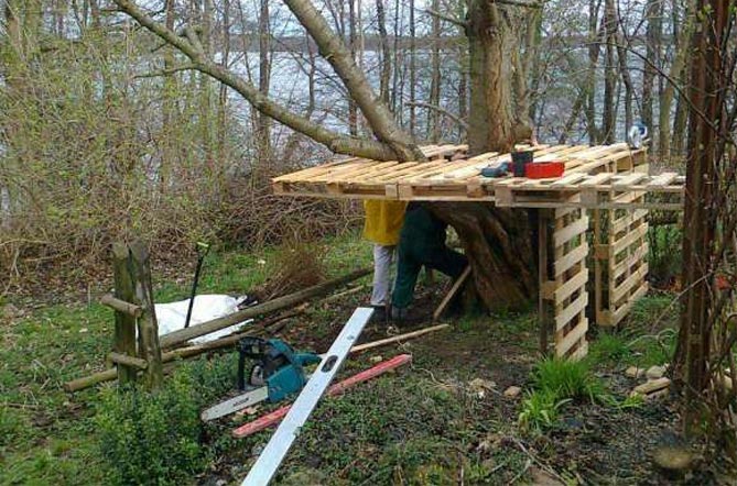 Как сделать домик на дереве для детей на даче - инструкция, фото 31
