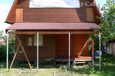Постройка козырька пристроенного к дому: реализация проекта своими руками
