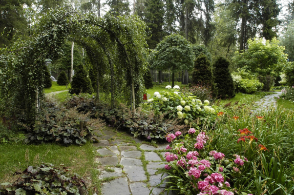 Березки, поток и парилка — 54 идеи оформления сада в русском стиле
